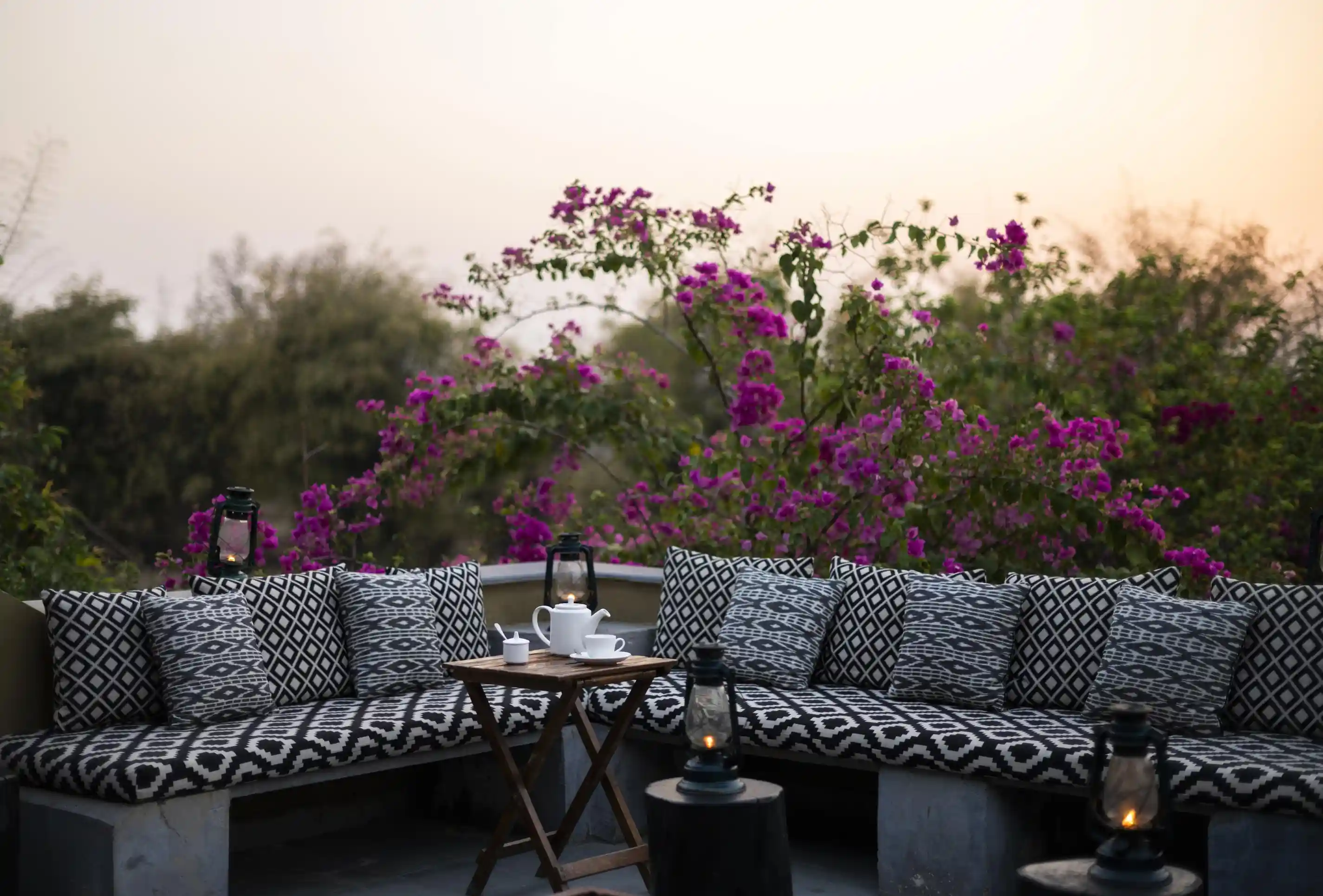 Outdoor lounge seating at Forsyth Lodge